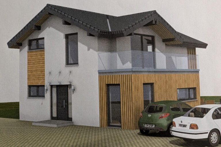 Ein modernes zweistöckiges Haus mit einem grauen Dach, weißen Wänden, Holzakzenten und einem Balkon. Zwei Autos, ein grünes und ein weißes, sind auf der gepflasterten Auffahrt geparkt. Die Gärtner im Allgäu